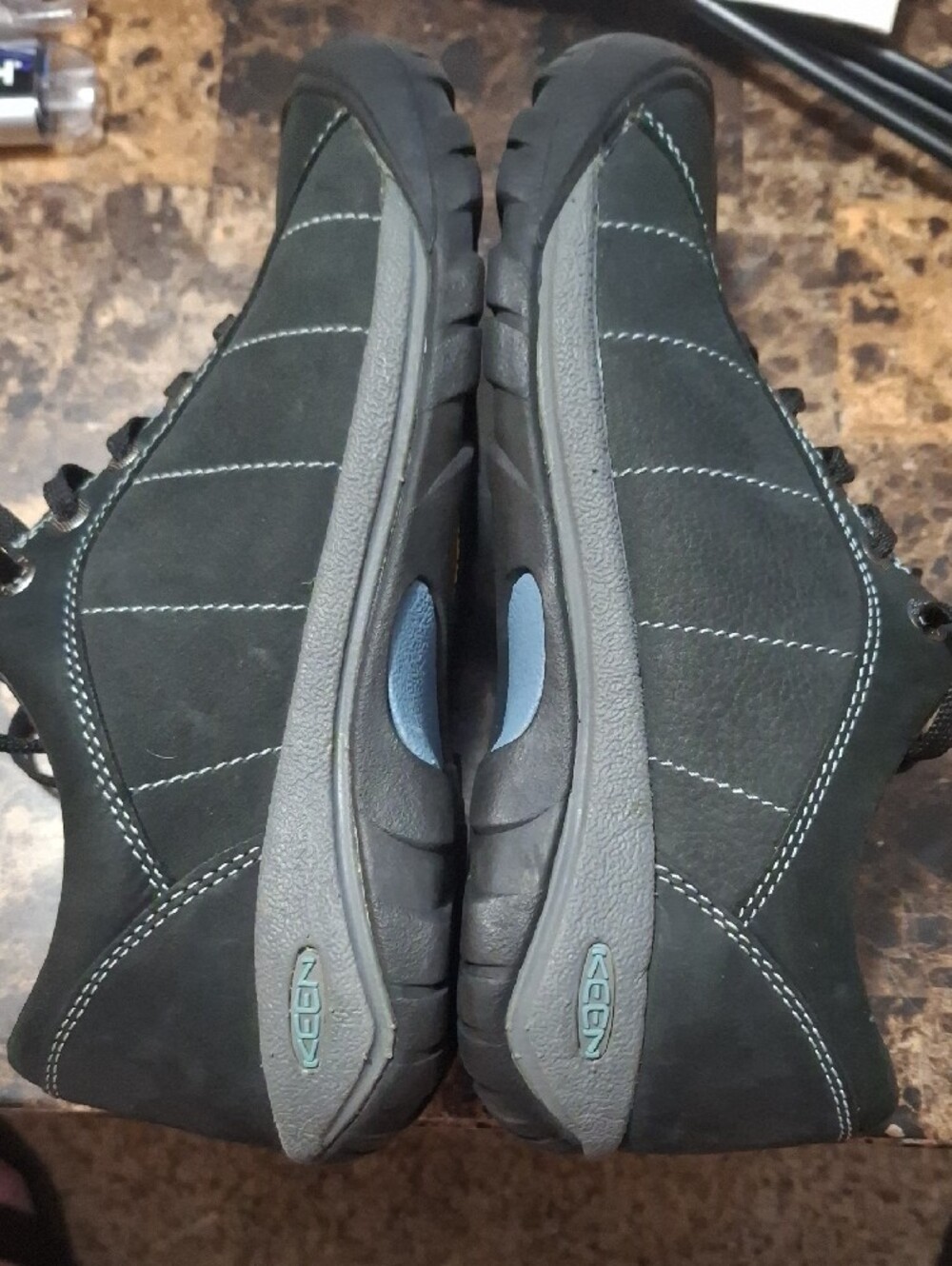 Keen Women's Black Leather Walking/hiking  Sneakers with Gray Sole - Picture 8 of 9